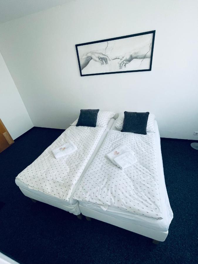 Apartmany Bryksova Prag Eksteriør billede
